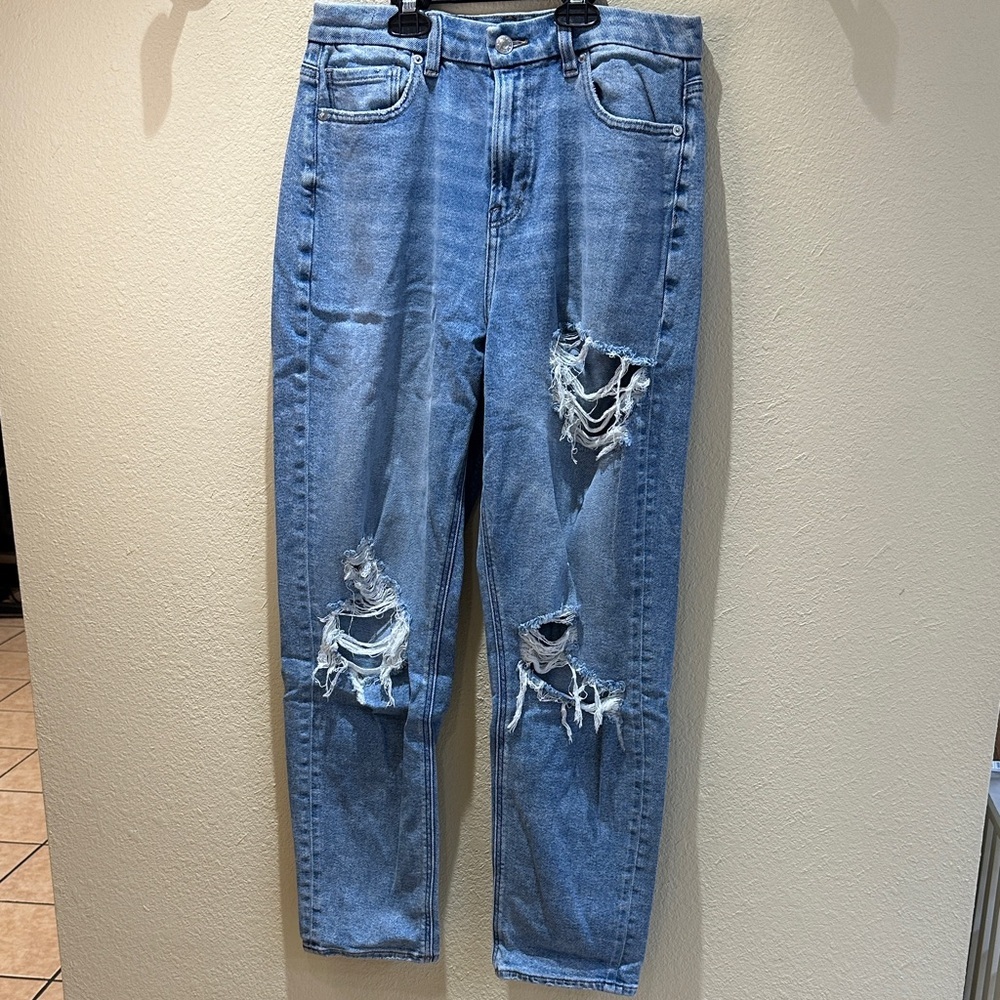 American Eagle High Rise Mom Jean Light Wash Distressed Denim Jeans Size 8 Long